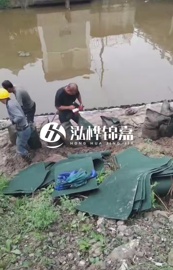 鄭州專業(yè)挖機打木樁-地基加固中挖機打木樁的優(yōu)勢？