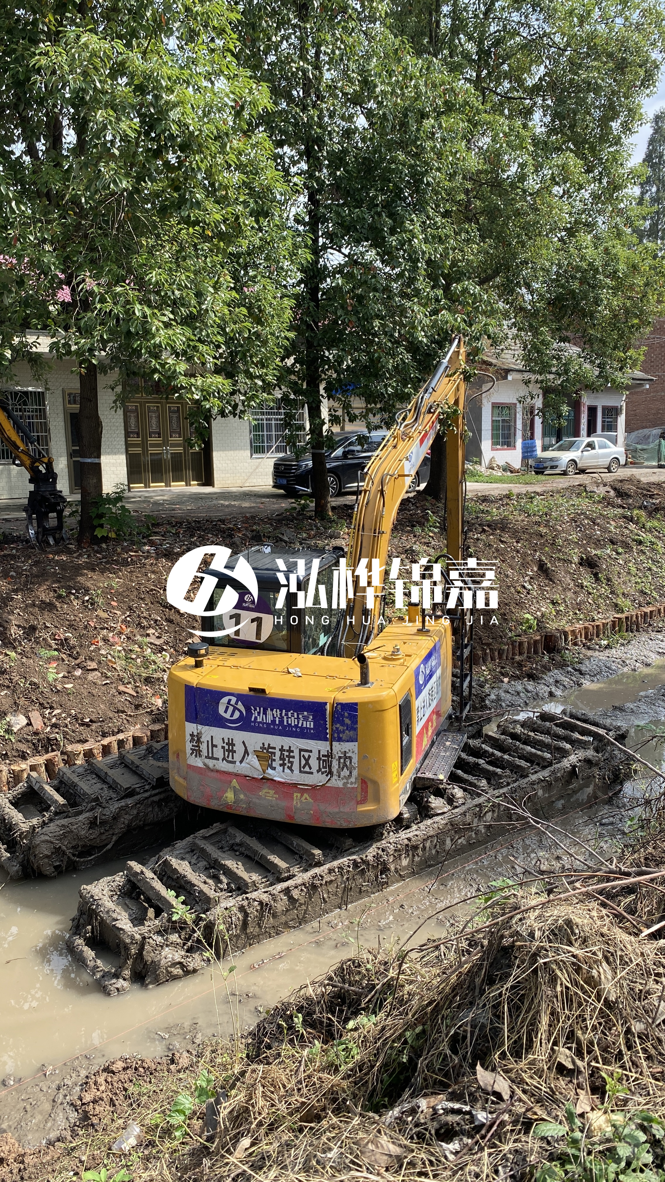 秦皇島挖機(jī)打木樁專業(yè)施工-工地上河堤基礎(chǔ)怎么打木樁？