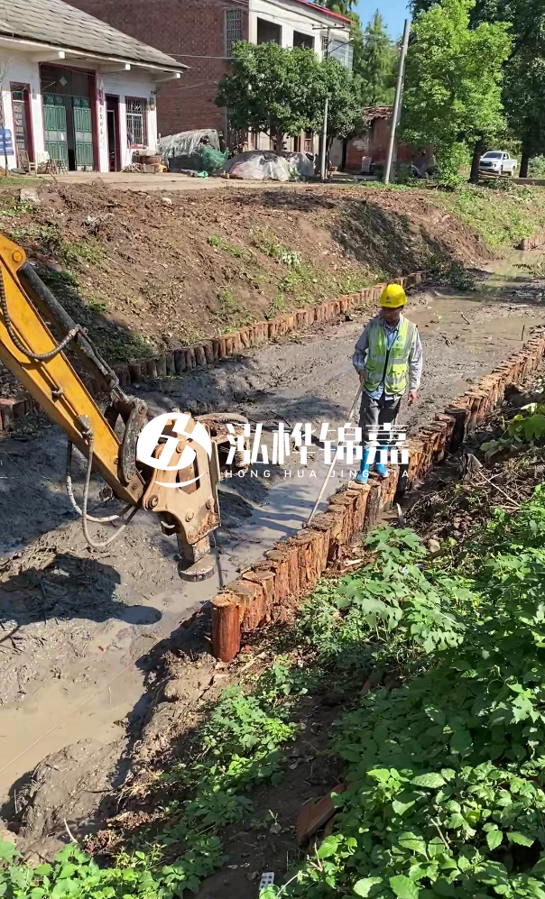寧德河道清淤專業(yè)施工-挖掘機(jī)清理河底淤泥的深度如何控制？